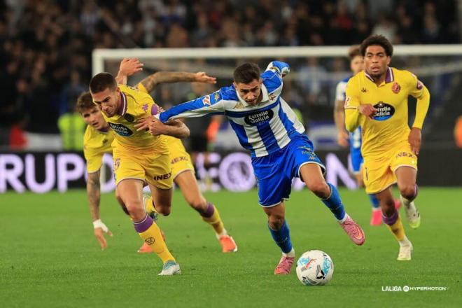 Pablo Tomeo, ante el Dépor en Riazor.