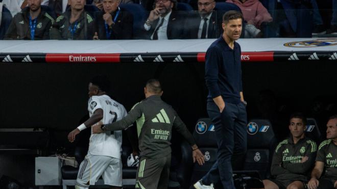 El enfado de Vinicius Jr con Xabi Alonso en su cambio en El Clásico (Fuente: Cordon Press)