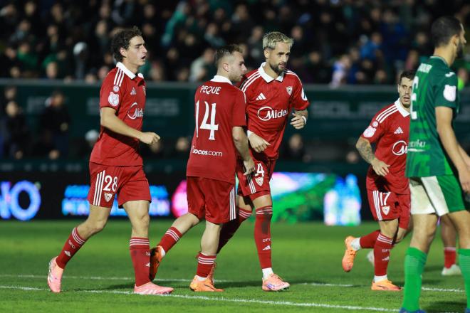Celebración de un gol del Sevilla ante el Toledo (Foto: EFE).