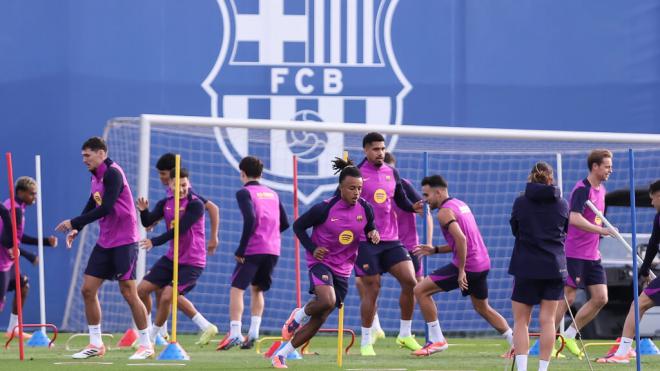 Los jugadores del FC Barcelona entrenando (Fuente: Europa Press)