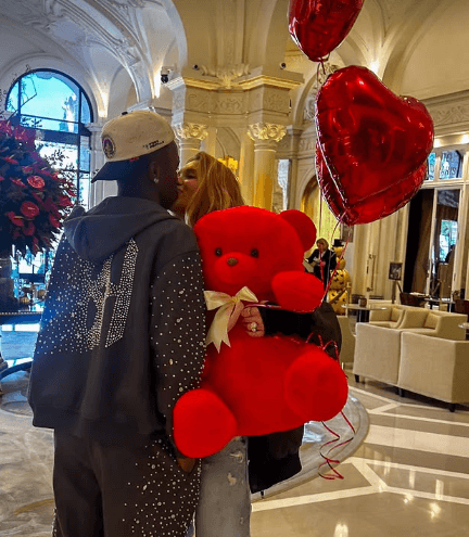 El beso de Vinicius y Virginia Fonseca (Instagram)