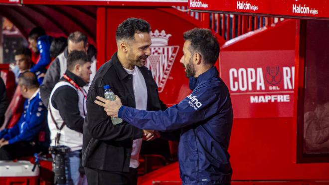 Carlos Corberán saluda a Javier Vilaseca