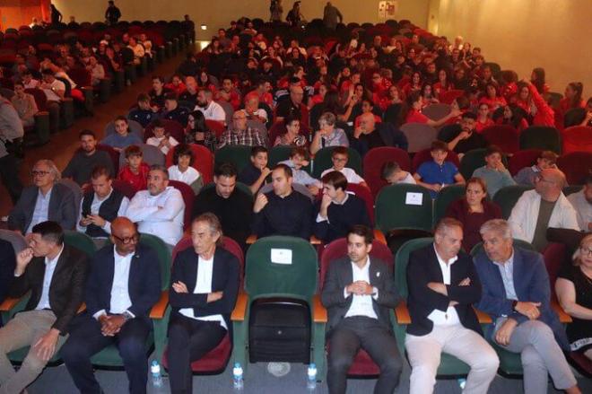 El fútbol valenciano celebra su recuperación tras la DANA