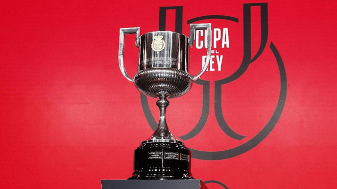 El trofeo de la Copa del Rey, en la sede de la RFEF.