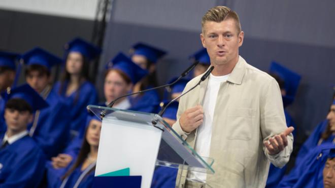 Toni Kroos hablando en un evento en la Rafa Nadal Academy (Cordon Press)