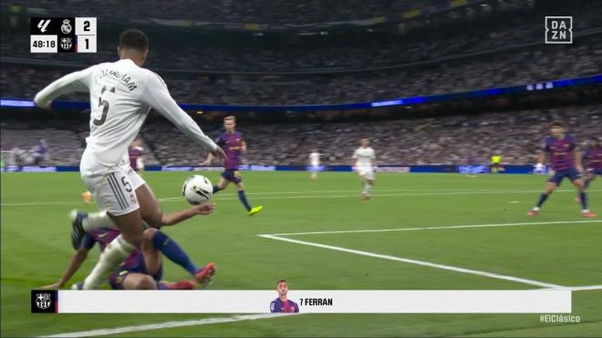 La mano de Eric García en El Clásico (DAZN)
