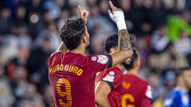 Hugo Duro celebra su gol en el Maracena-Valencia CF (Foto: Valencia CF)