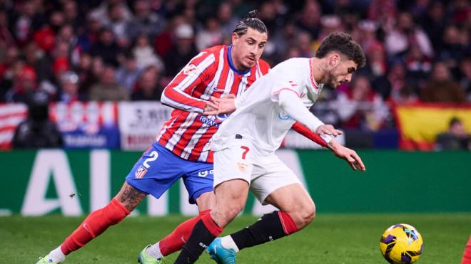 José María Giménez e Isaac Romero en el último Atlético de Madrid - Sevilla (Fuente: Cordon Press)