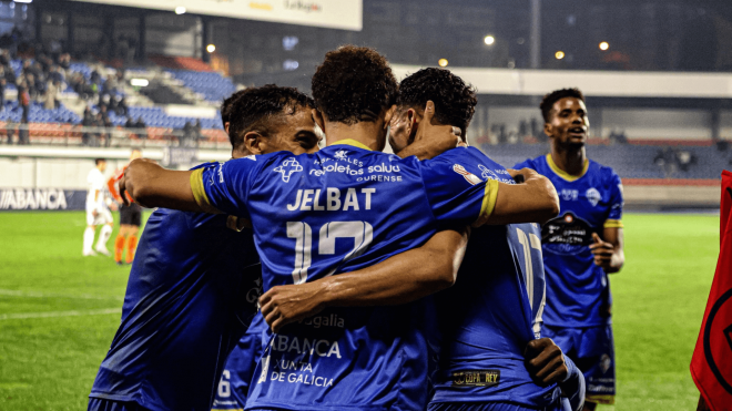 Los jugadores del Ourense celebran un gol ante el Oviedo (Foto: OCF).