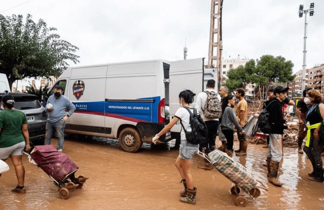 Los que ayudaron a sacar a Valencia de la DANA