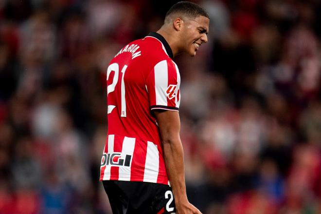 Gesto de garra de Maroan Sannadi en un partido en San Mamés (Foto: Athletic Club).