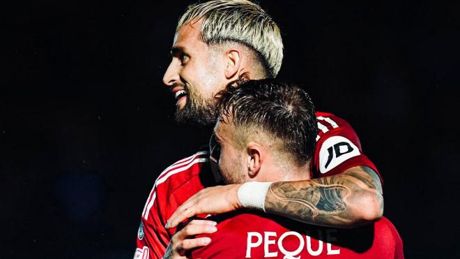 Januzaj y Peque, celebrando un gol ante el Toledo (Foto: SFC).