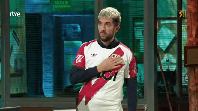 David Broncano con la camiseta del Rayo Vallecano (La Revuelta)