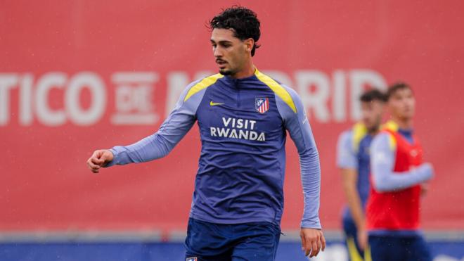Johnny Cardoso en un entrenamiento del Atlético de Madrid ('X' Atleti)