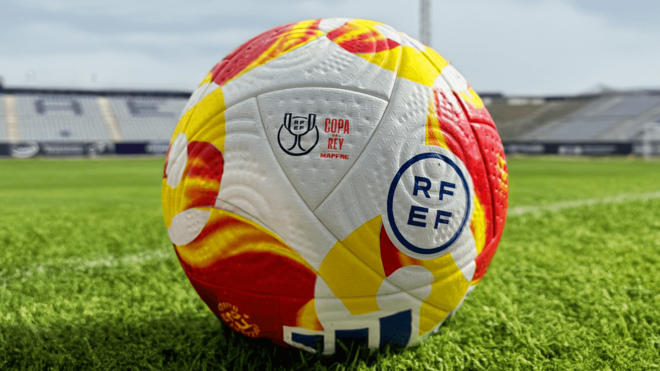 El balón de la Copa del Rey, en La Victoria (Foto: Real Jaén).