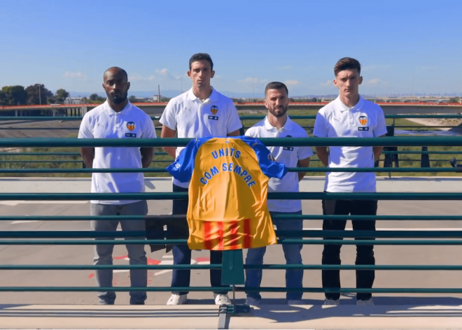 El recuerdo del Valencia CF por la DANA con sus capitanes a la cabeza