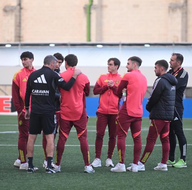 Expedición blanquilla en el Polideportivo Municipal de Aranguren. (Foto: RZ)