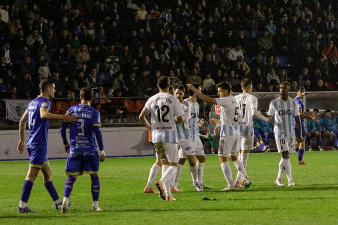 Los jugadores del Ourense celebran un gol ante el Real Oviedo en Copa (FOTO: Cordón Press).