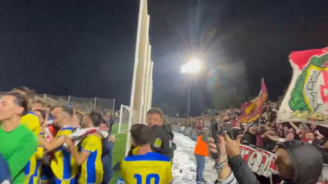 Imagen de la celebración entre el Yuncos y el Rayo Vallecano.