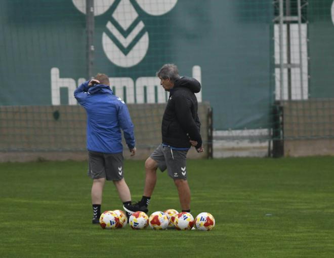 Imagen del entrenamiento de este miércoles bajo la lluvia (Foto: Kiko Hurtado)