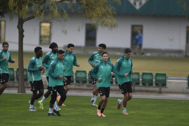 Imagen del entrenamiento de este miércoles bajo la lluvia (Foto: Kiko Hurtado)