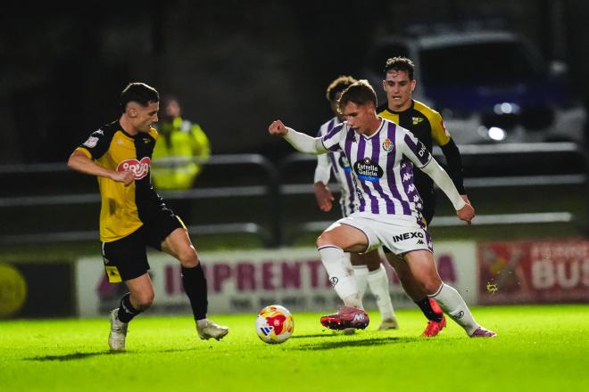Arnu, ante el Club Portugalete en la Copa del Rey (Foto: Real Valladolid).
