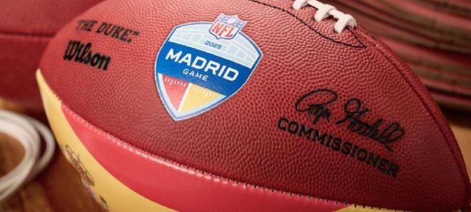 La versión exclusiva del balón para el NFL Madrid Game entre Dolphins y Commanders (Wilson)