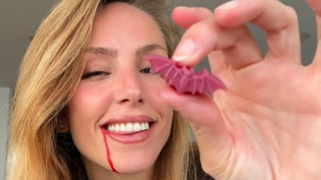 La nutricionista Natalia Sirvent mostrando su receta de chuches saludables (Foto: @nataliasipra)