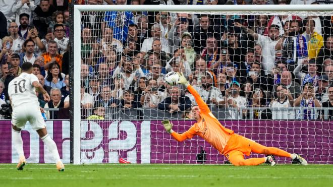 Szczesny parando el penalti a Mbappé (Europa Press)