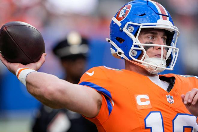 Bo Nix, de los Denver Broncos, ante los Dallas Cowboys (Foto: Cordon Press)