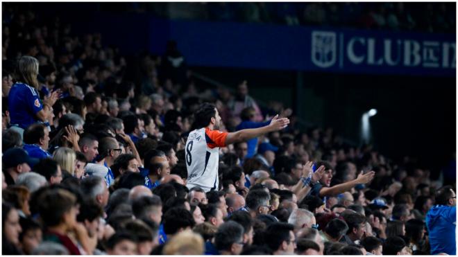 La afición del Real Oviedo en el Carlos Tartiere. (Cordon Press)