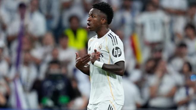 Vinicius durante su cambio en el Clásico (Europa Press)