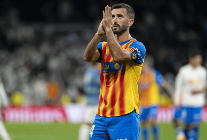 El equipo del Valencia CF pide perdón en el Bernabéu (Foto: LALIGA)