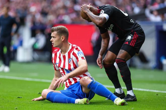 Marcao, en un lance con Sorloth (Foto: Europa Press)