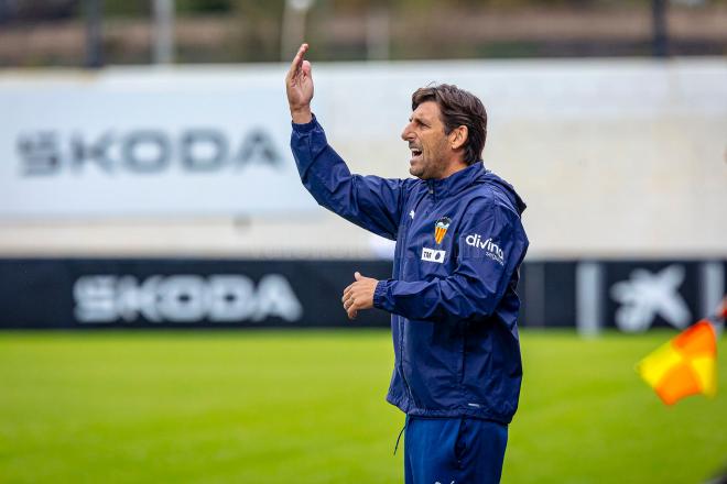 Los de Miguel Ángel Angulo juegan en Torrent (Foto: Valencia CF)