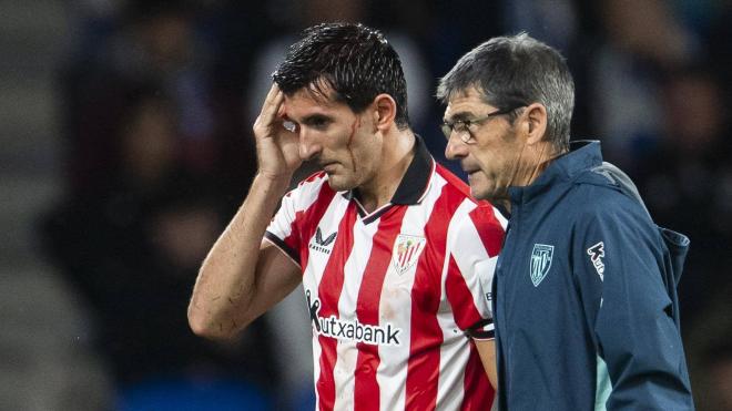 Dani Vivian, con una brecha en la cabeza durante el derbi ante la Real Sociedad en Anoeta (Foto: Athletic Club).