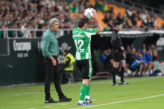 Pellegrini y Ricardo Rodríguez, en el Betis-Mallorca (Foto: Kiko Hurtado).