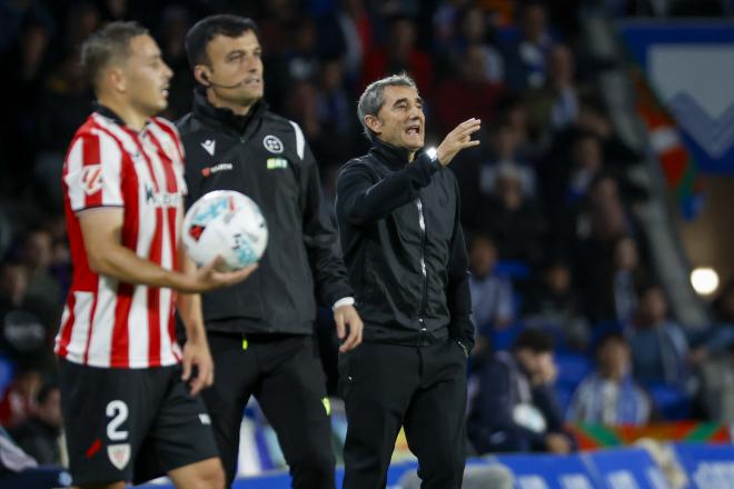 Ernesto Valverde, durante el Real Sociedad - Athletic (Foto: EFE).