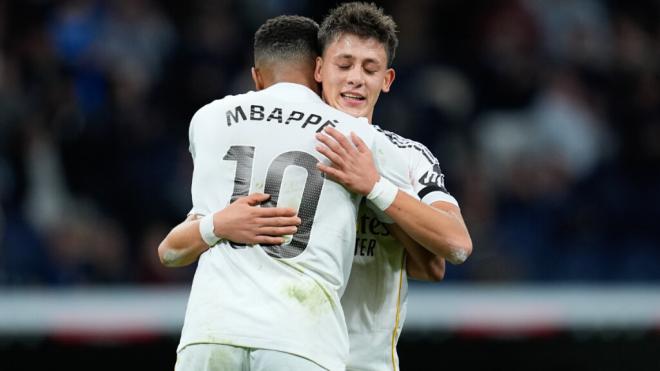 Arda Güler con Mbappé (Cordon Press)