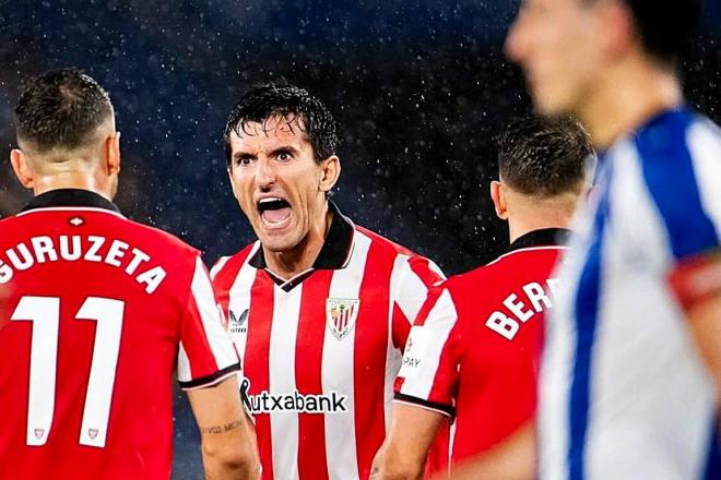 Un enfadado Dani Vivian, en el derbi ante la Real Sociedad en Anoeta (Foto: Athletic Club).