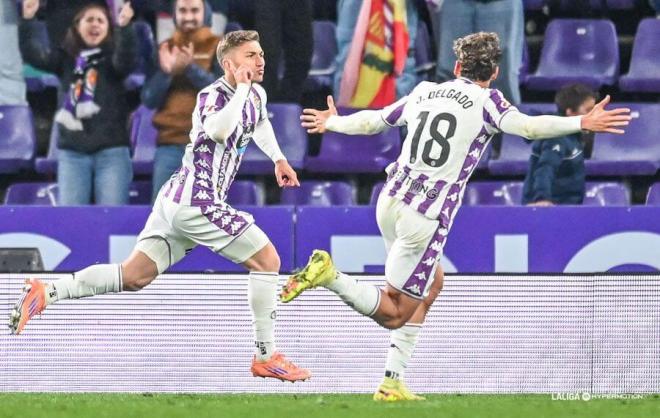 Chuki celebra su gol en el Valladolid-Granada (Foto: LaLiga).