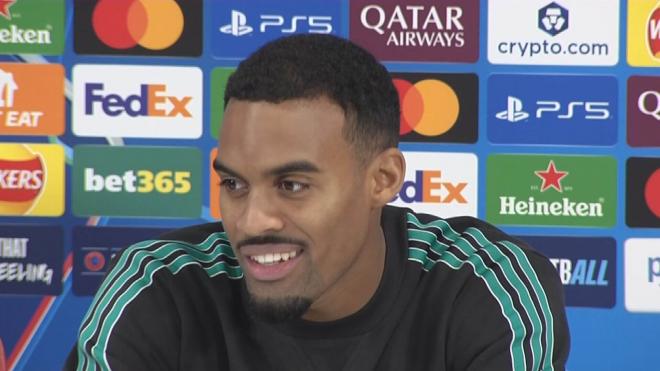 Gravenberch en la rueda de prensa previa al Madrid