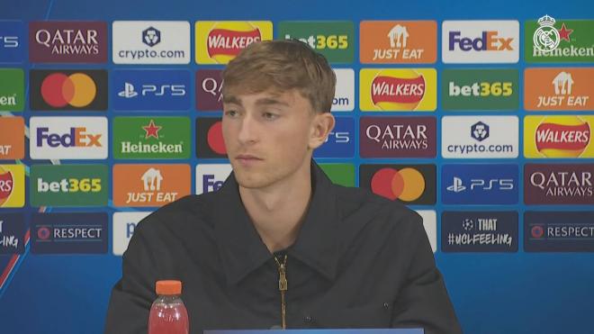 Dean Huijsen en la rueda de prensa previa al Liverpool. (Foto: RMTV)