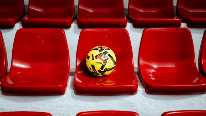 El nuevo balón amarillo de LaLiga (Foto: LaLiga).