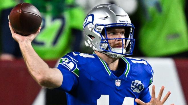 Sam Darnold lidera la victoria (X)