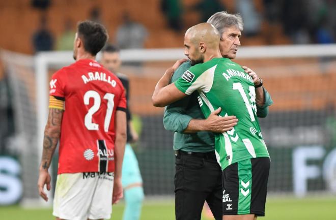 Raíllo se lamenta de la derrota ante el Betis en La Cartuja (Foto: Kiko Hurtado).