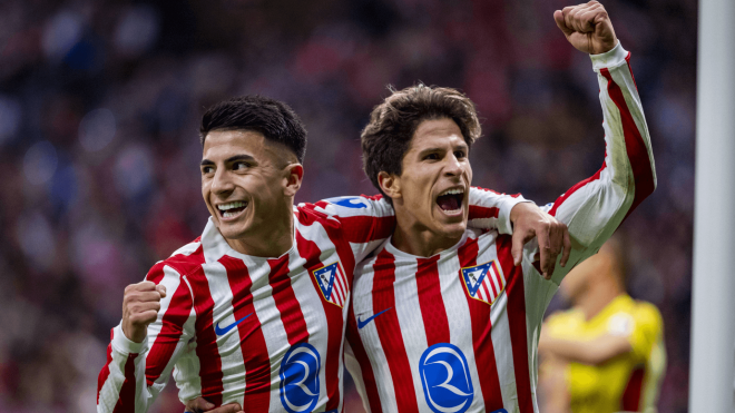 Thiago Almada y Giuliano Simeone celebran un gol con el Atlético (Foto: Cordon Press).
