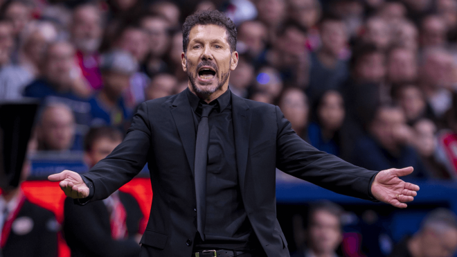Diego Pablo Simeone dirige un partido del Atlético en el Metropolitano (Foto: Cordon Press).