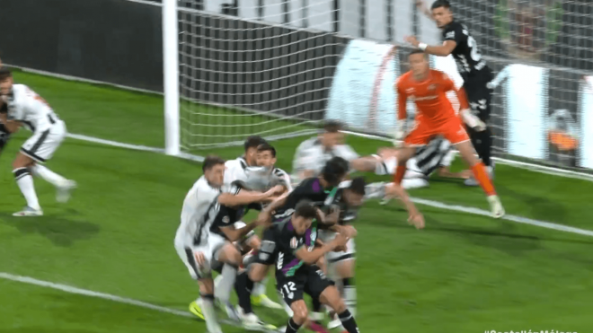 El penalti a favor del Málaga en Castellón.