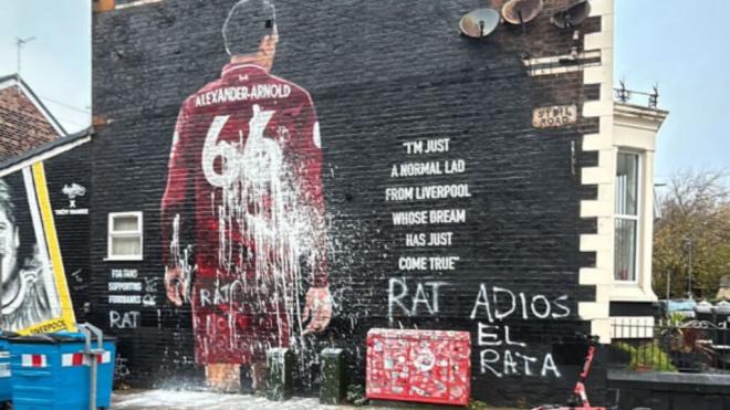 El mural de Alexander Arnold (Foto: Juan Yague)